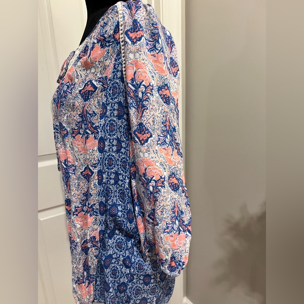 Floral Crochet Accent Women's Top - Picture 3 of 8